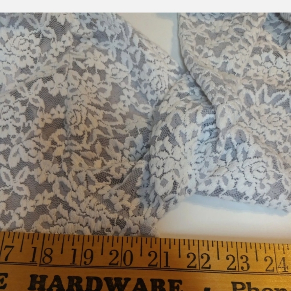 Lace‎ Blouse - Picture 14 of 15